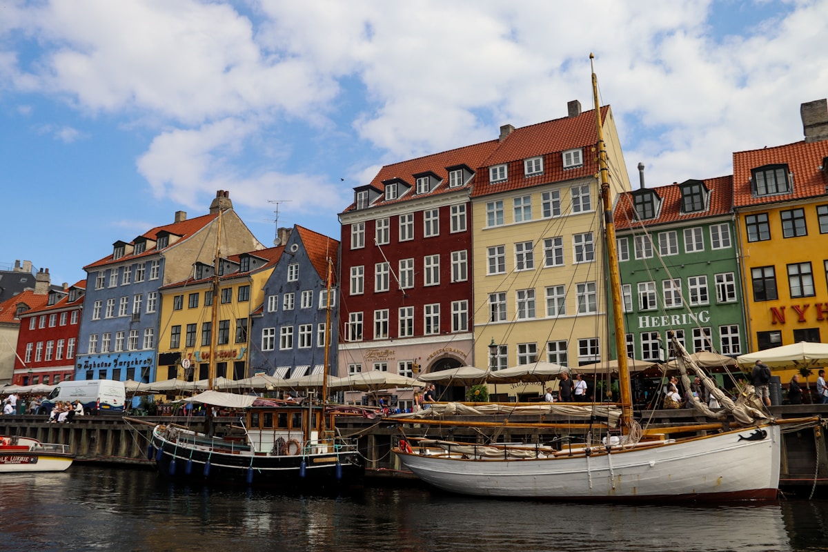 Kratom in Dänemark – Rechtslage 2026 (Sundhedsstyrelsen) 2 Kratom Dänemark – Kopenhagen Nyhavn, Sitz der zuständigen Behörden